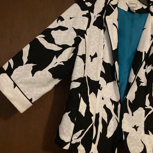 Chicos black and white jacket with hook closure. Turquoise lining - Picture 1 of 11